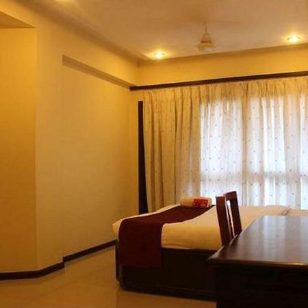 P M Regency Hotel Vadodara Dış mekan fotoğraf