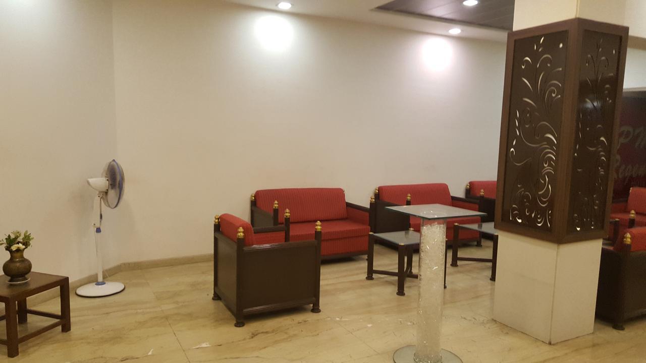 P M Regency Hotel Vadodara Dış mekan fotoğraf