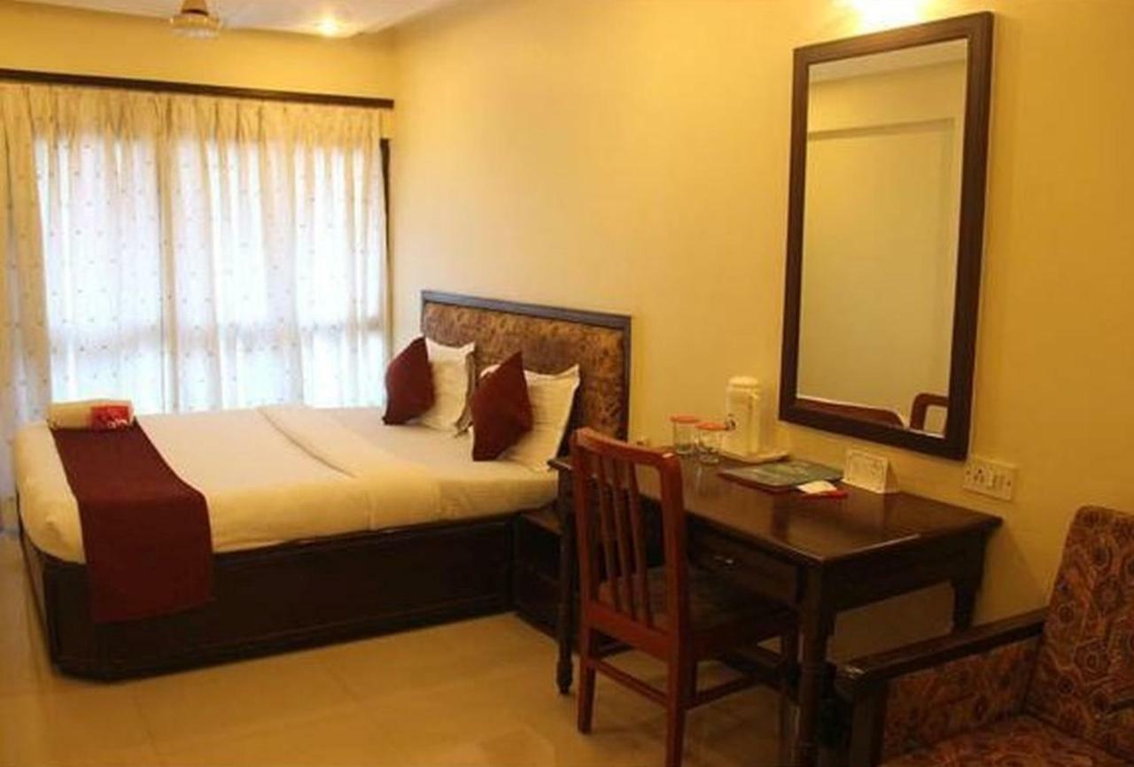 P M Regency Hotel Vadodara Dış mekan fotoğraf