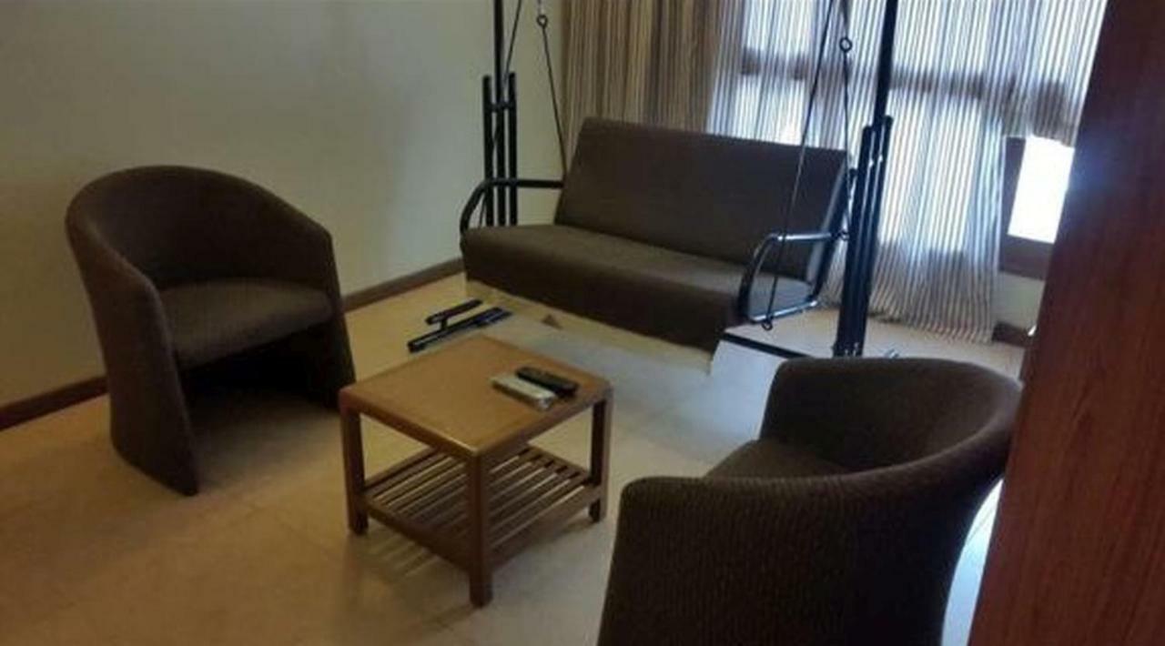 P M Regency Hotel Vadodara Dış mekan fotoğraf