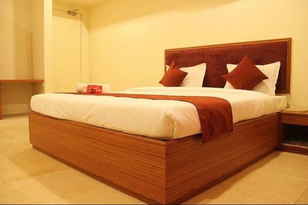 P M Regency Hotel Vadodara Dış mekan fotoğraf